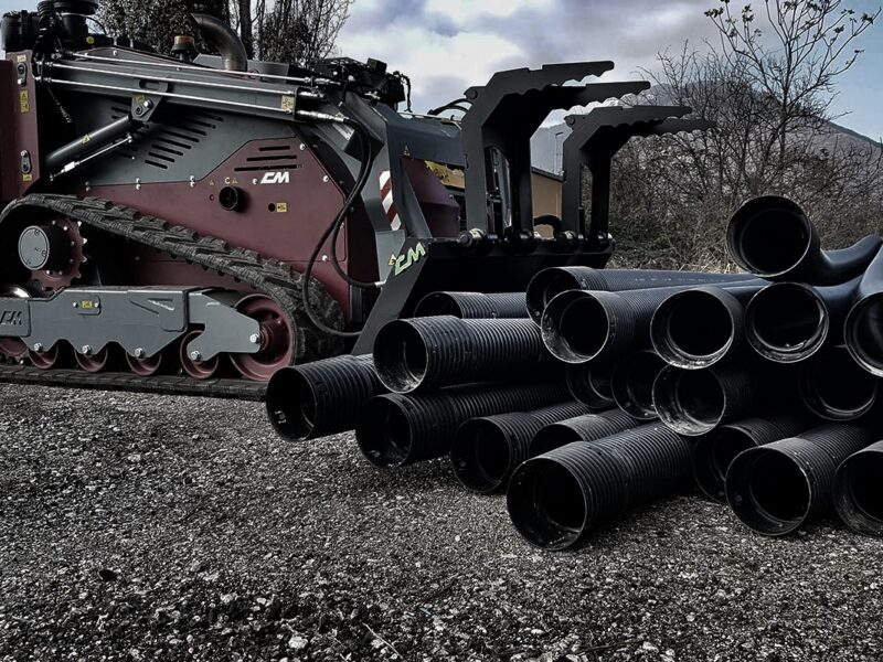 skid-steer-loader-with-grapple-01